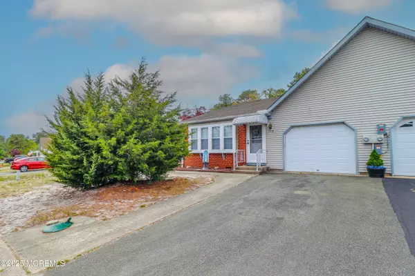 Whiting, NJ 08759,17 Portsmouth Street #A