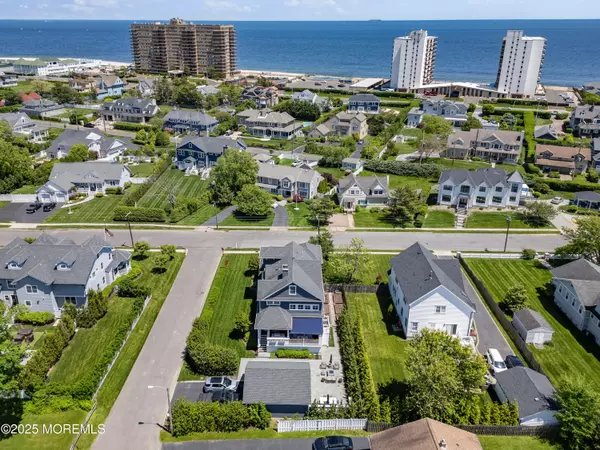 Monmouth Beach, NJ 07750,8 River Avenue