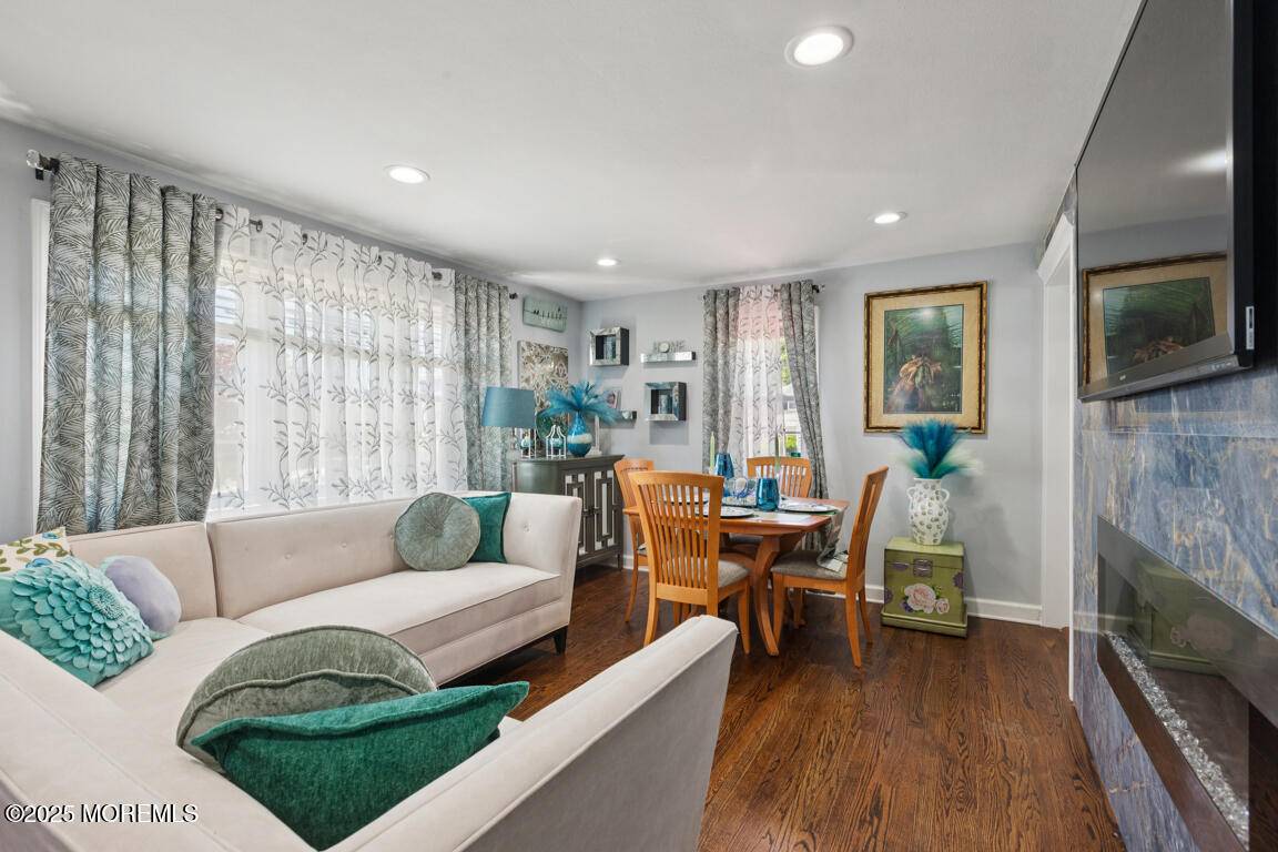Hamilton, NJ 08619,488 Fenwood Avenue