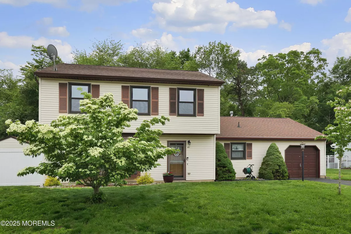 Howell, NJ 07731,41 Eric Drive