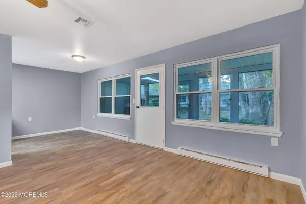 Lakewood, NJ 08701,142 Farrington Court