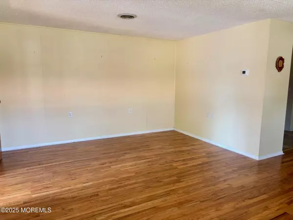 Manahawkin, NJ 08050,12 Sycamore Road #17