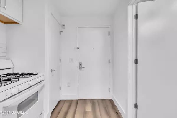 Fort Lee, NJ 07024,3011 Edwin Avenue #5J