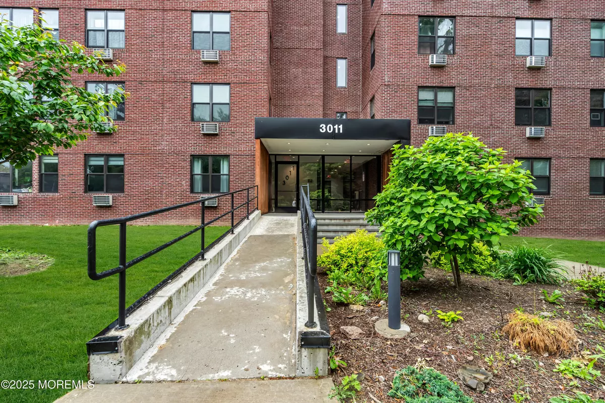 Fort Lee, NJ 07024,3011 Edwin Avenue #5J