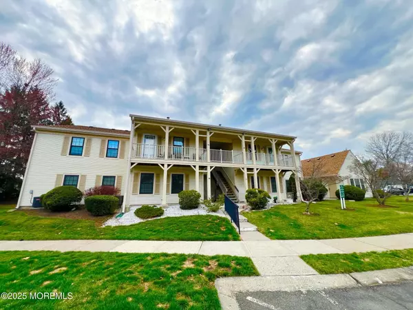 East Brunswick, NJ 08816,35 Wycoff Way E #35