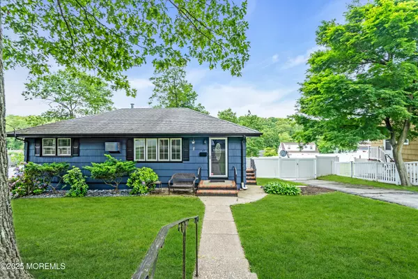 Bloomingdale, NJ 07403,47 Knolls Road