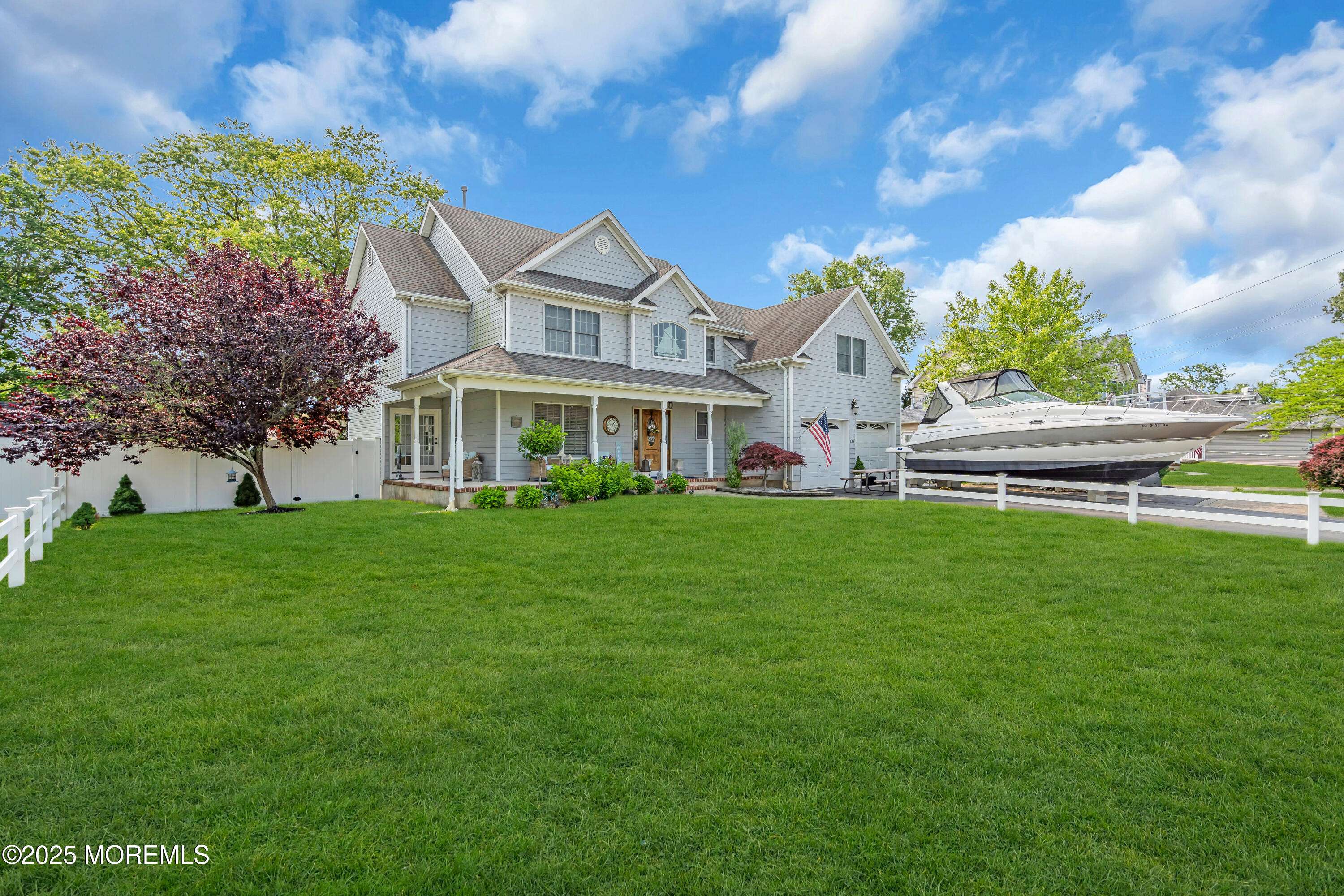 Lanoka Harbor, NJ 08734,689 Lake Barnegat Drive N
