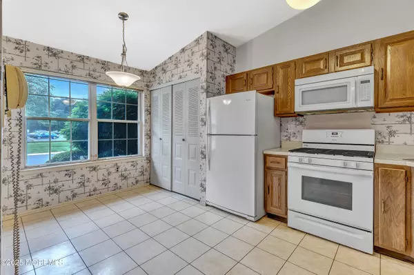 Red Bank, NJ 07701,72 Boxwood Terrace