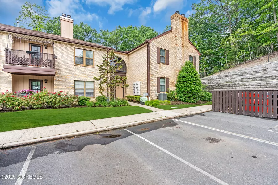 212 Wellington Place, Aberdeen, NJ 07747