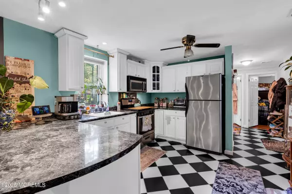 Mays Landing, NJ 08330,6056 Holly Street