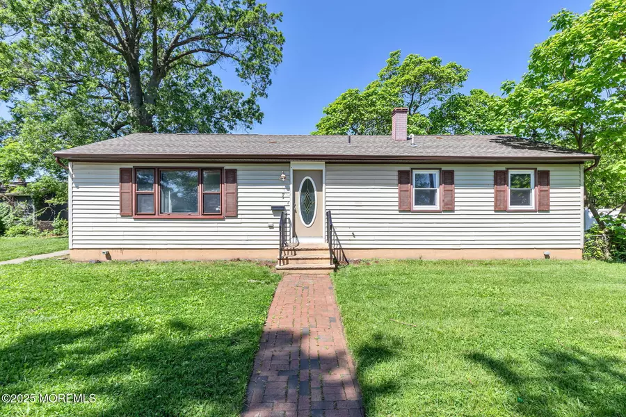 7 Beechwood Avenue, Keansburg, NJ 07734