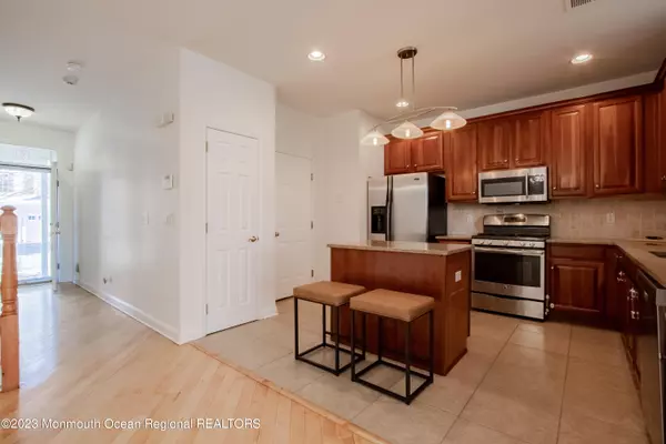 South Amboy, NJ 08878,98 Shore Drive S