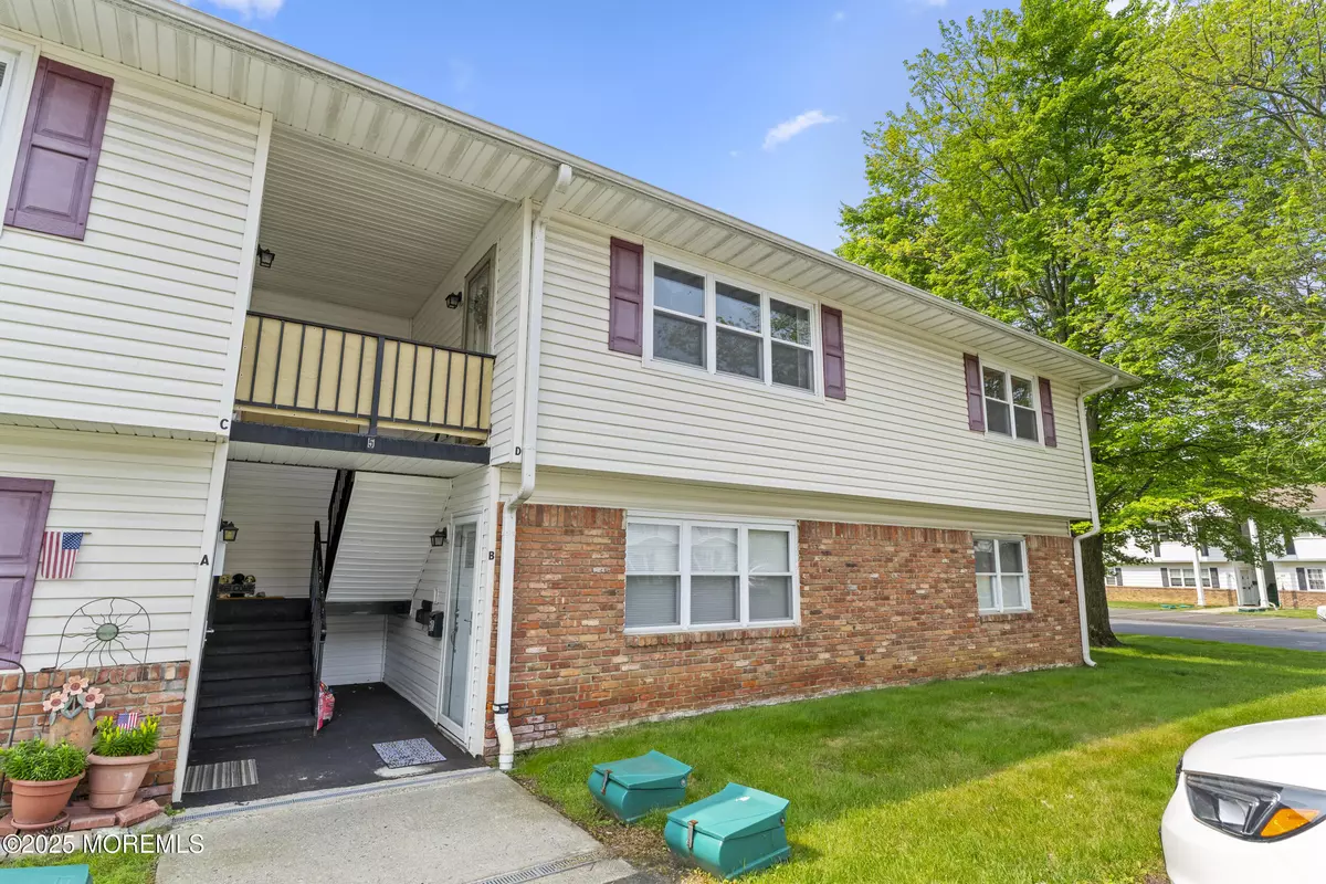 Matawan, NJ 07747,5 Utah Drive #D
