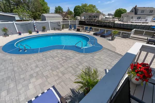Manahawkin, NJ 08050,23 Charles Boulevard