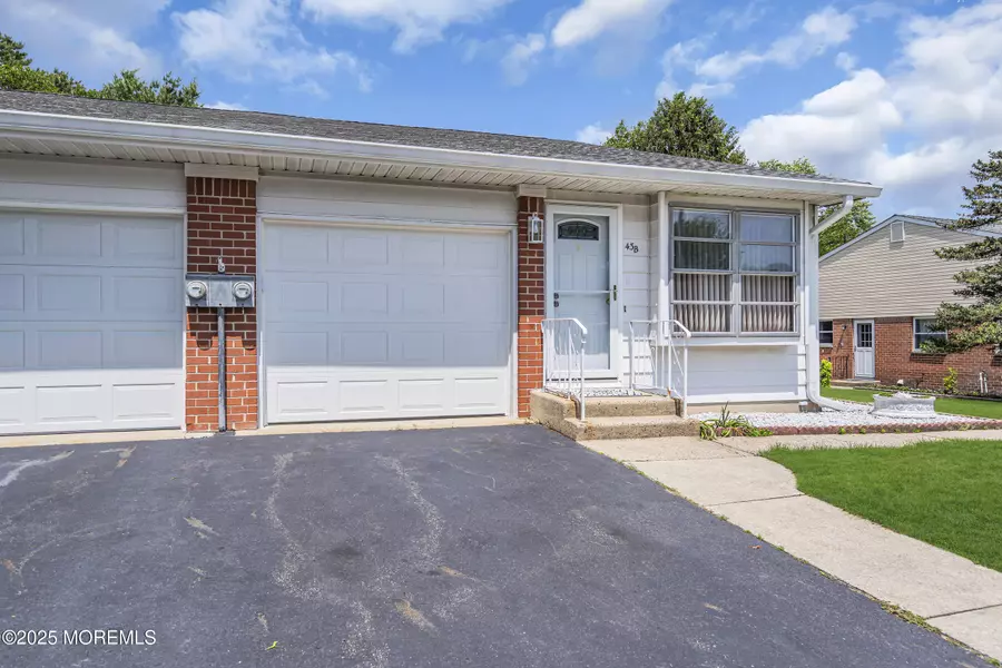 43 Yorktowne Parkway, Whiting, NJ 08759