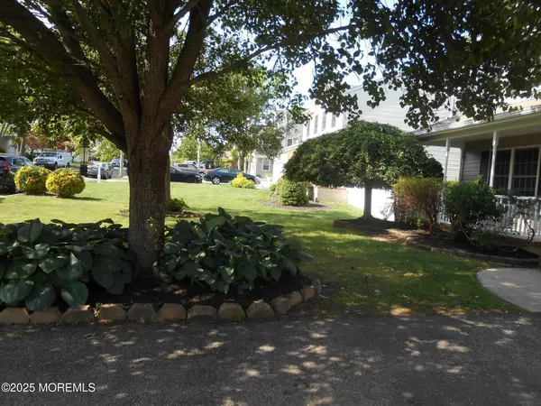 Manahawkin, NJ 08050,483 Coral Lane