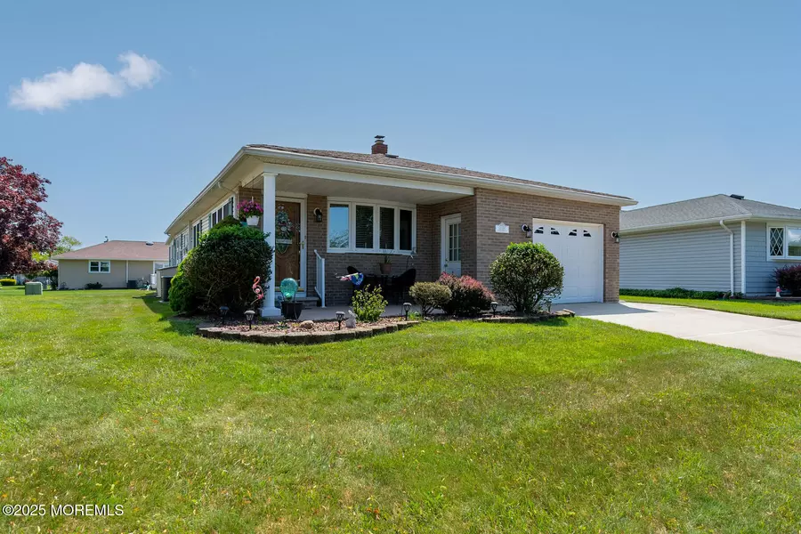 16 Eldorado Street, Toms River, NJ 08757