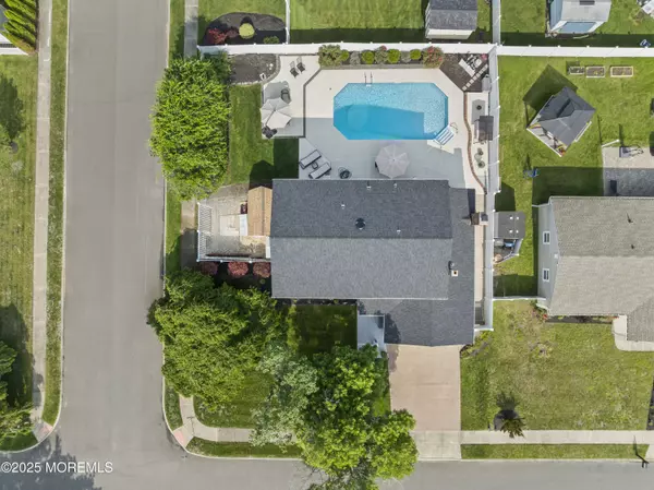 Howell, NJ 07731,14 Evergreen Place