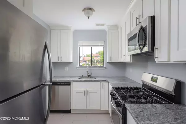 Howell, NJ 07731,5 Swallow Lane #1000
