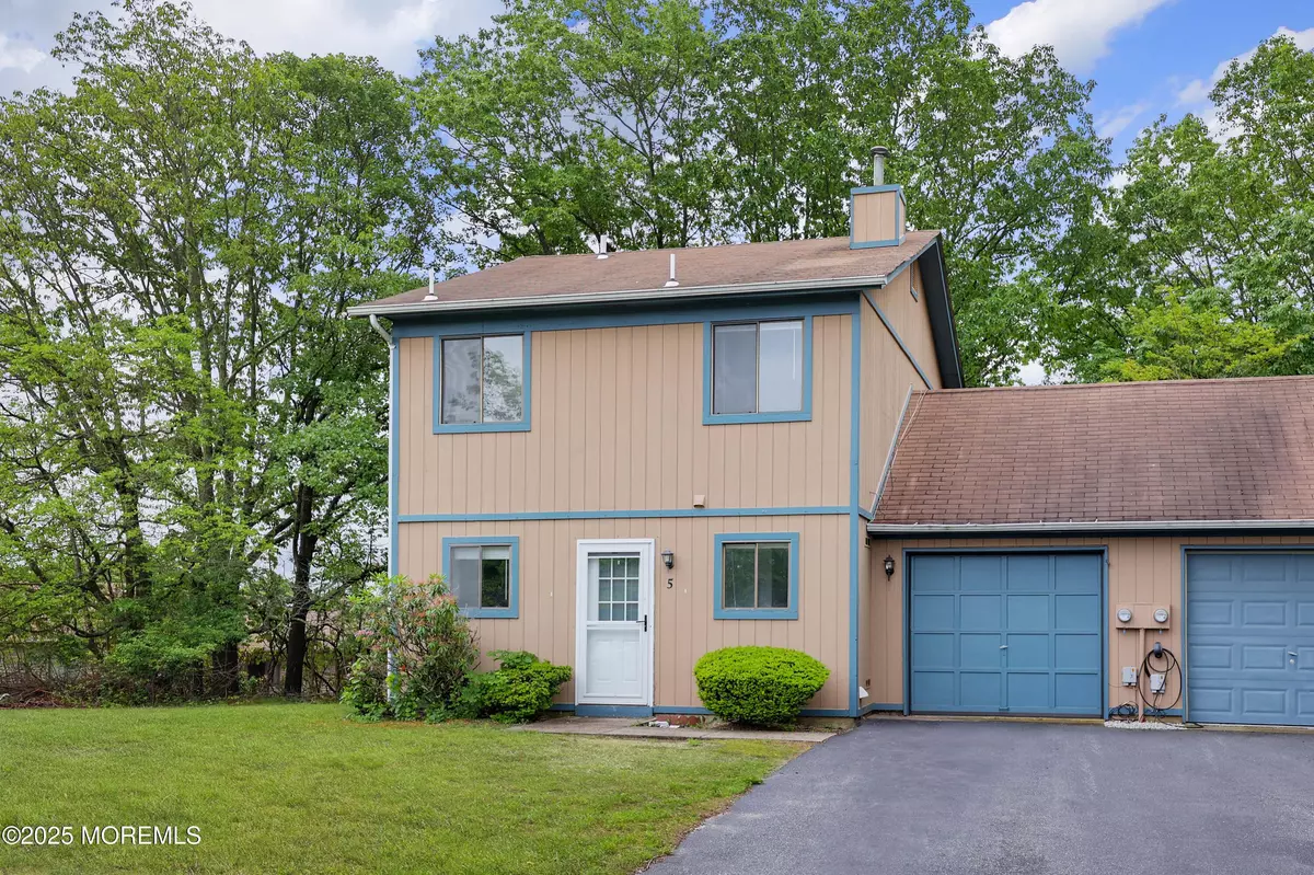 Howell, NJ 07731,5 Swallow Lane #1000