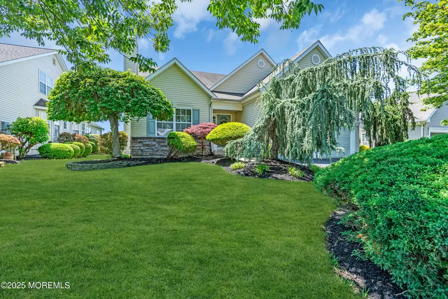 123 Skyline Drive, Lakewood, NJ 08701
