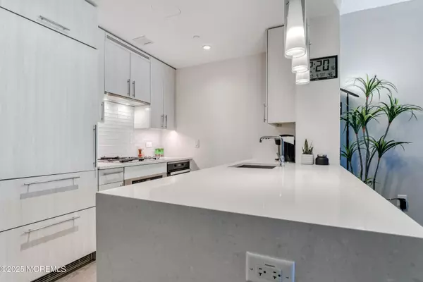 Long Branch, NJ 07740,30 Melrose Terrace #303