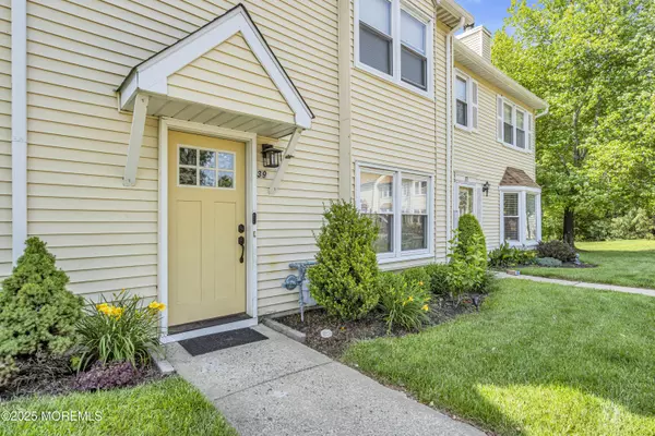 Jackson, NJ 08527,39 Colonial Court