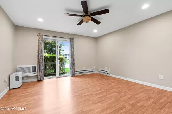 Highlands, NJ 07732,321323 Shore Drive #3