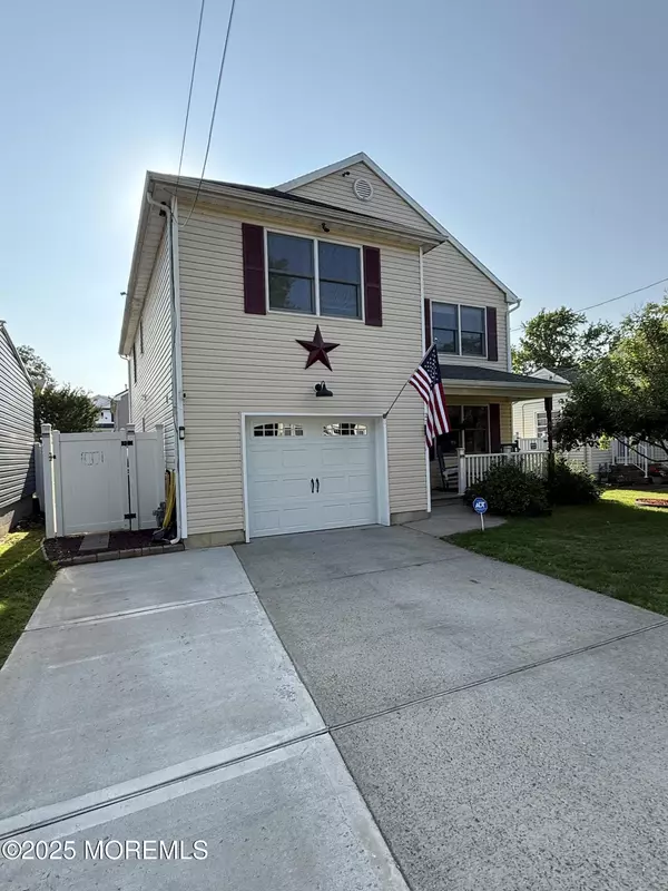 North Middletown, NJ 07748,27 Pacific Avenue