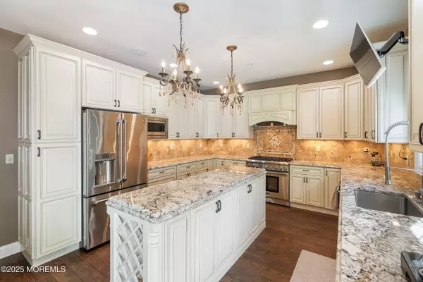 Aberdeen, NJ 07747,52 White Oak Lane #510