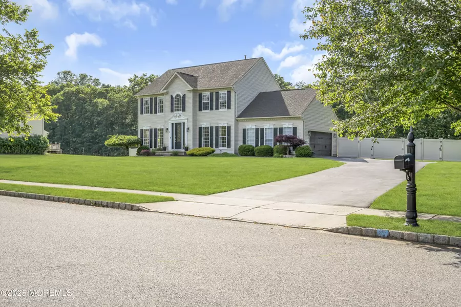 8 Reagan Drive, Jackson, NJ 08527