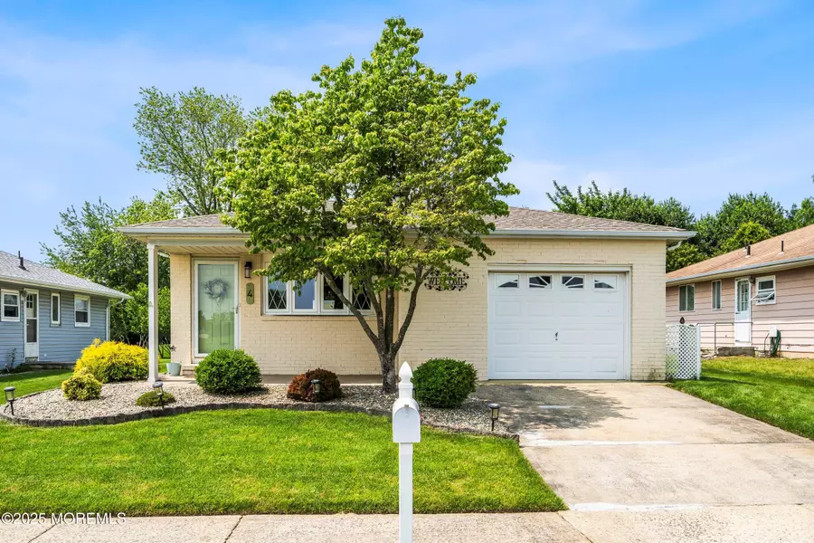 4 Valencia Street, Toms River, NJ 08757