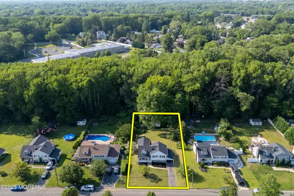 Middletown, NJ 07748,17 Woods End Road