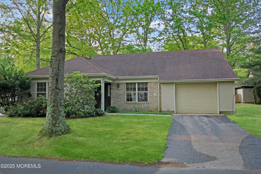 612 Petunia Lane S, Whiting, NJ 08759