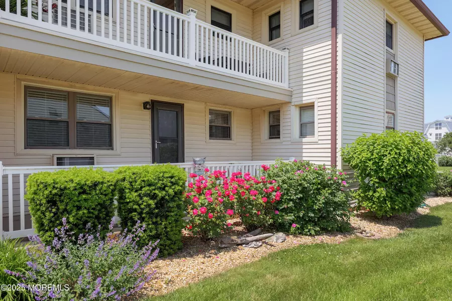 89 Wharfside Drive, Monmouth Beach, NJ 07750
