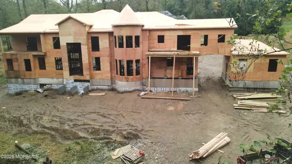 1 E Davey Place, Holmdel, NJ 07733