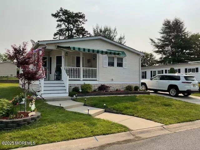 37 Pine Ridge Boulevard, Whiting, NJ 08759