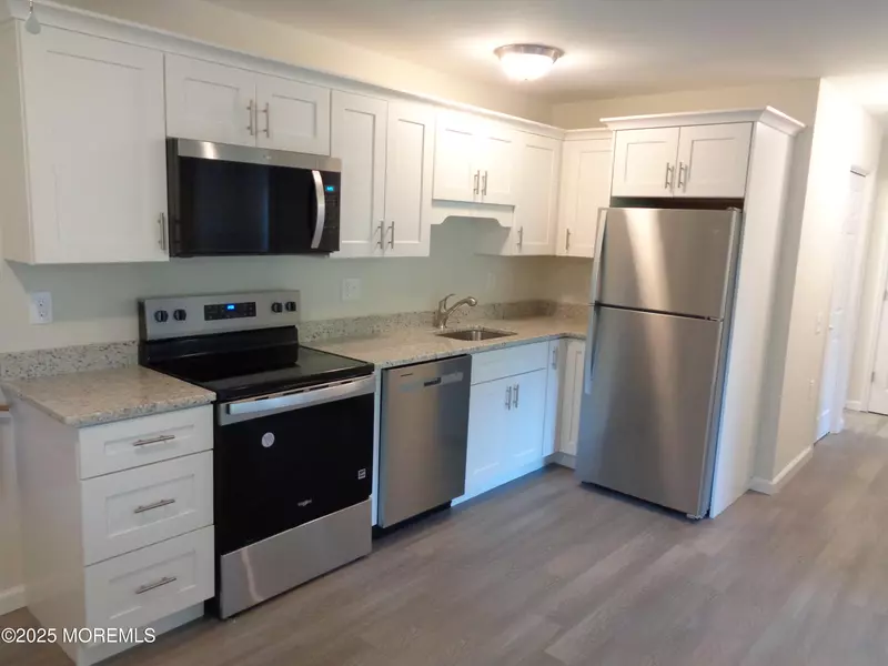 5 Wintergreen Lane, Whiting, NJ 08759