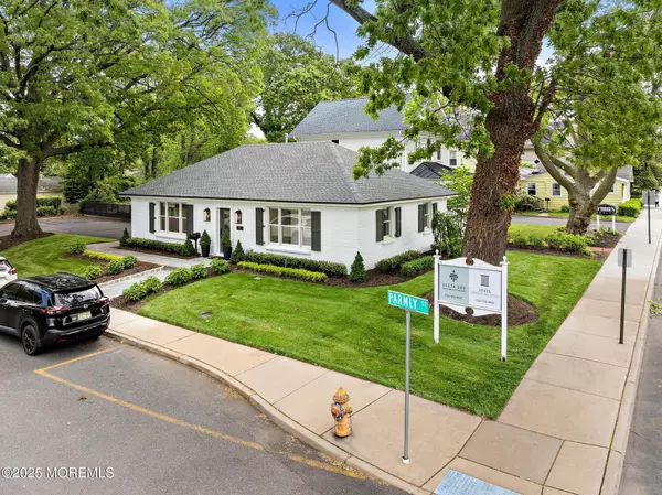 Rumson, NJ 07760,124 E River Road
