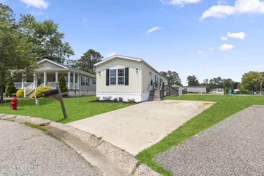 5 Pigeon Court, Whiting, NJ 08759