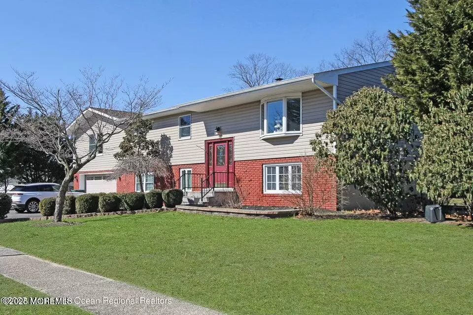 Howell, NJ 07731,114 Greymoor Road