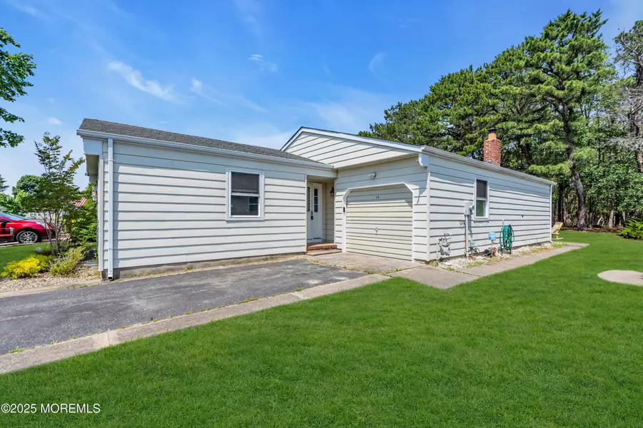 14 Portsmouth Drive, Toms River, NJ 08757