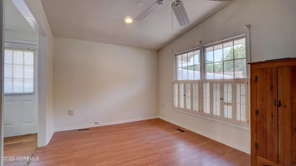Manalapan, NJ 07726,21 Parkview Way