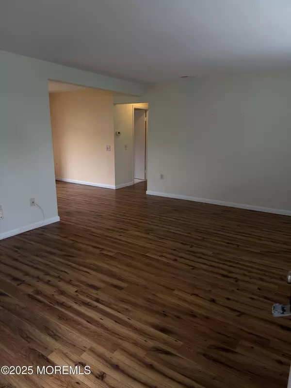 Matawan, NJ 07747,5 Texas Court #B