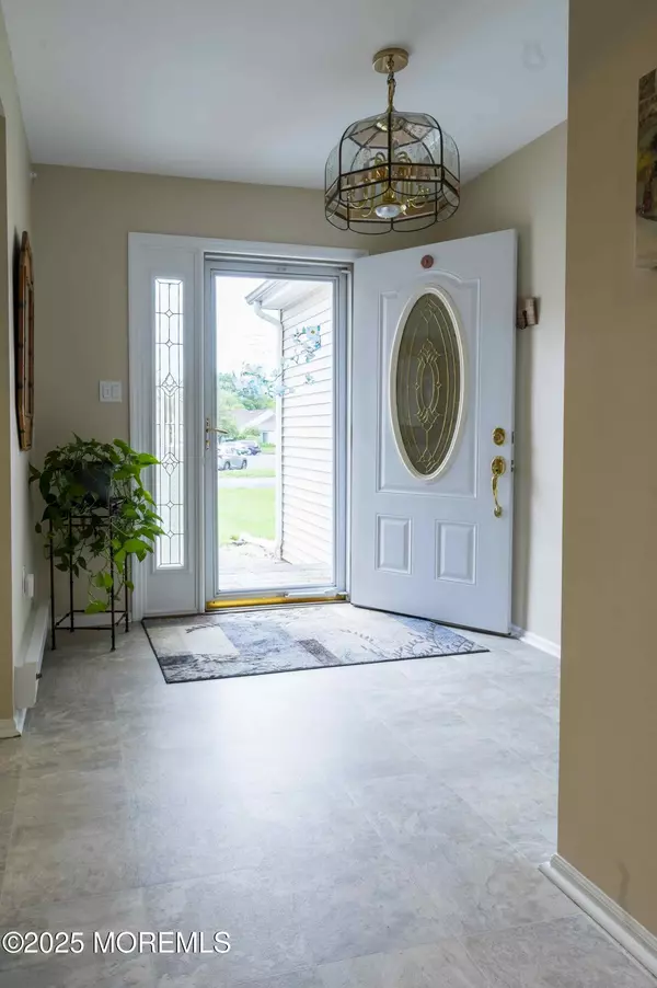 Freehold, NJ 07728,154 Rue De St Germaine #B