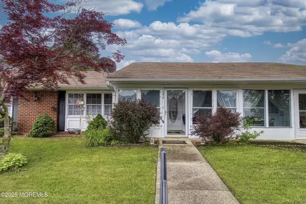 Lakewood, NJ 08701,1041 Aberdeen Drive