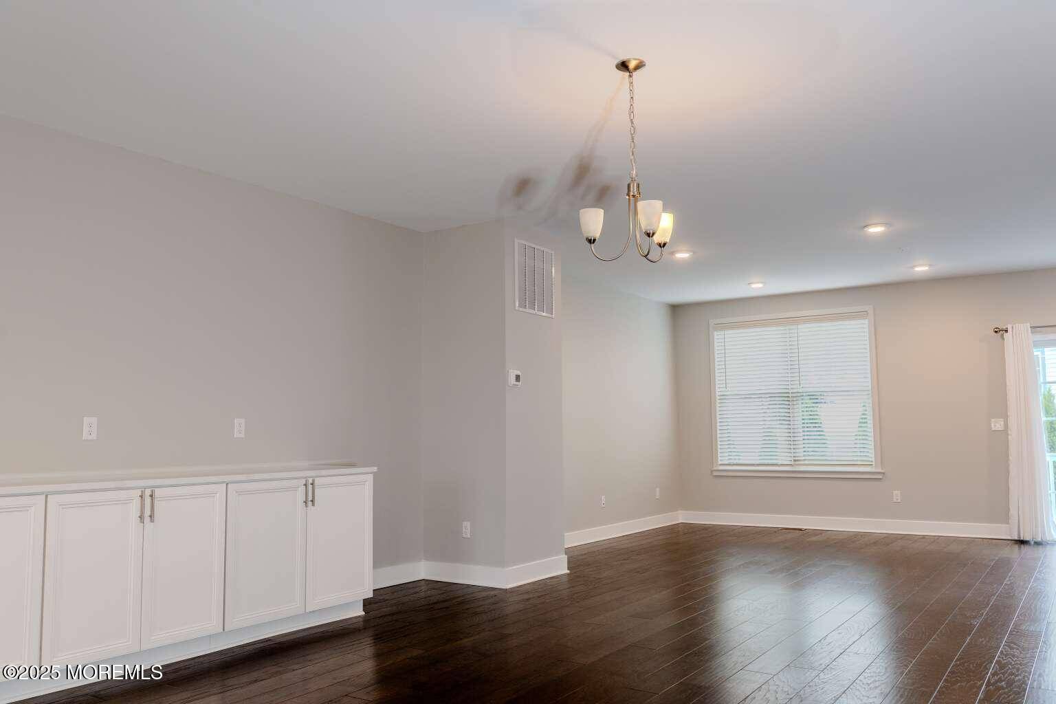 Keyport, NJ 07735,3 Raritan Cove