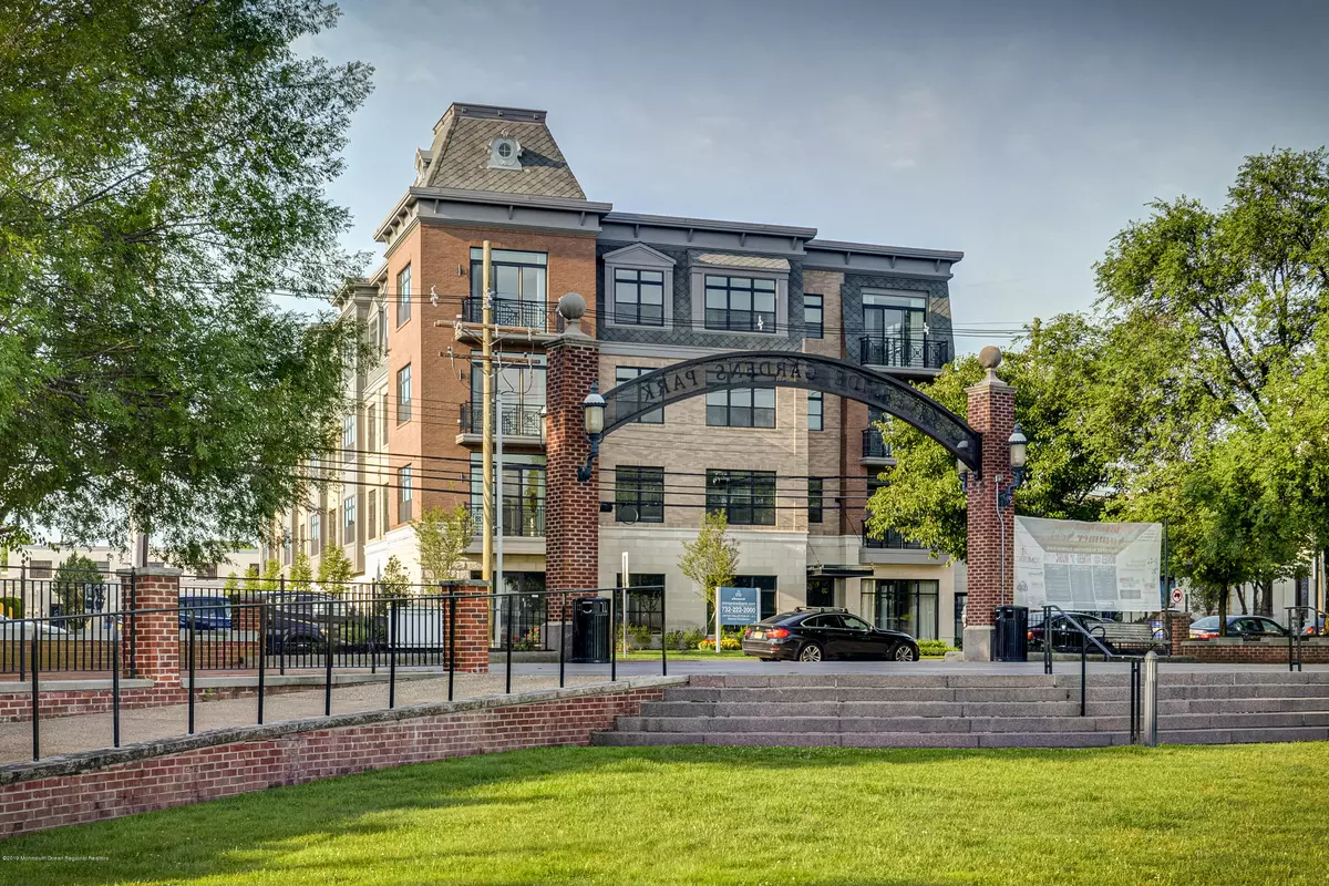 Red Bank, NJ 07701,55 W Front Street #201