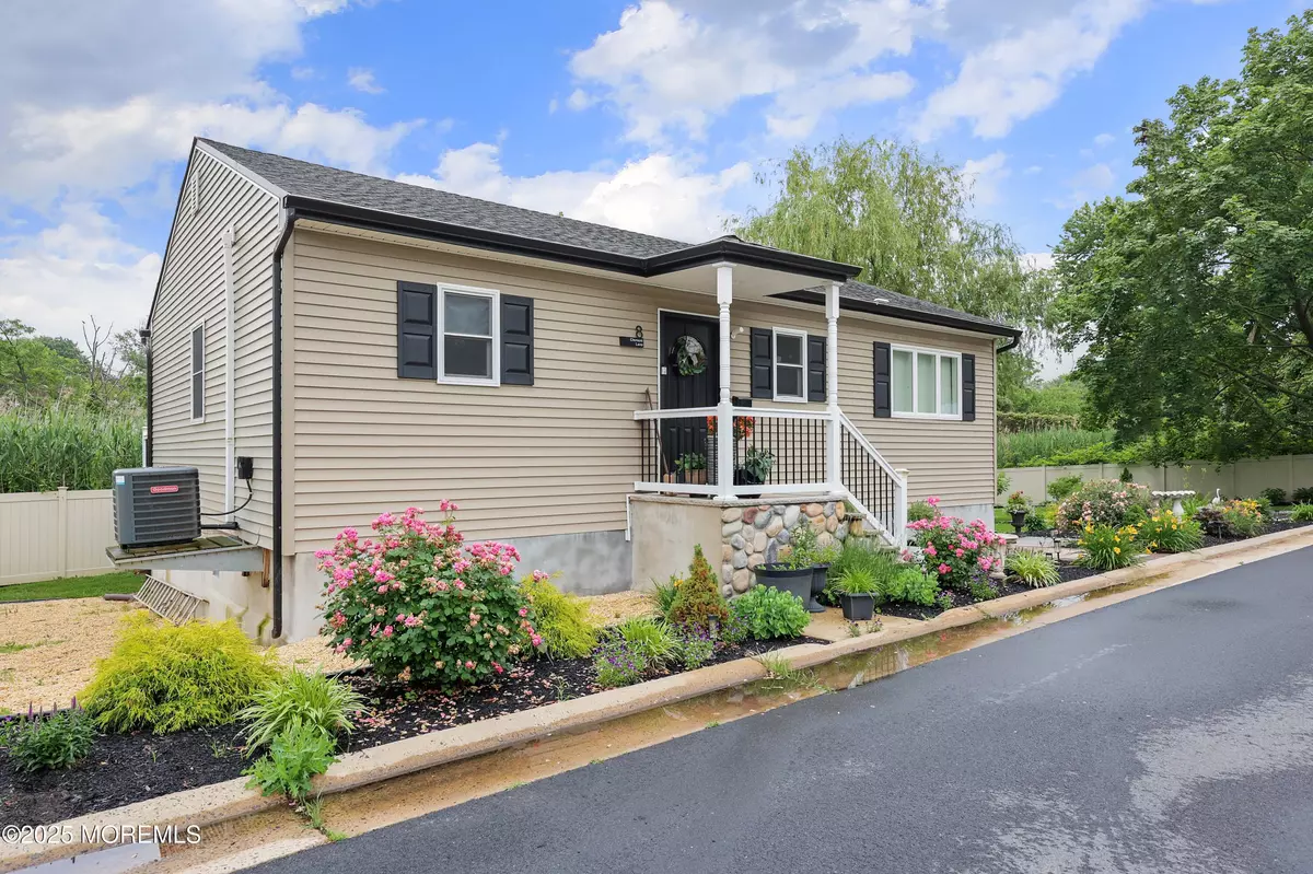 Leonardo, NJ 07737,8 Clement Lane