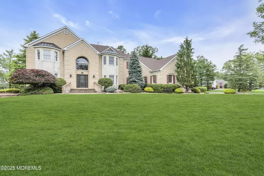 329 Valley View Circle, Freehold, NJ 07728